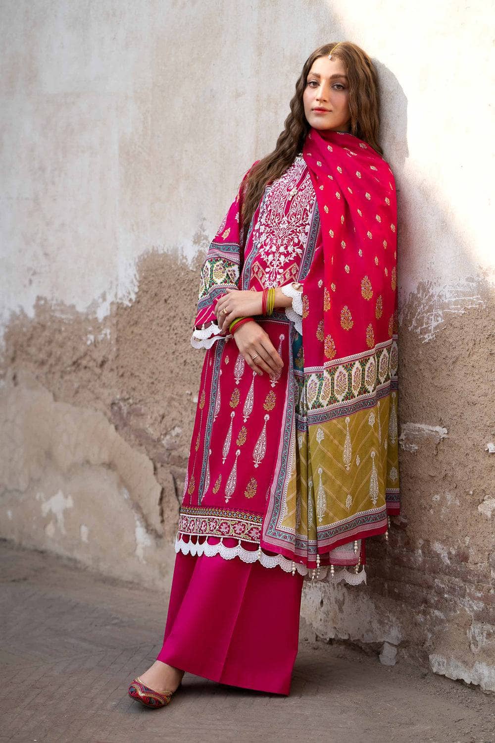 Nishat Lawn Collection 24/3 Piece-Gold Paste Printed Embroidered Suit - 42401902