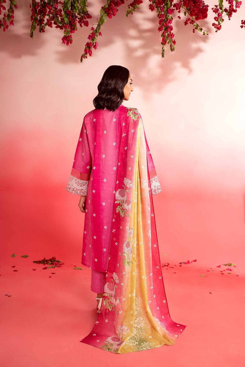 img_nishat_lawn_24_awwal_boutique