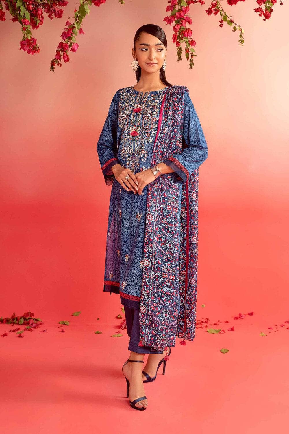 img_nishat_lawn_24_awwal_boutique