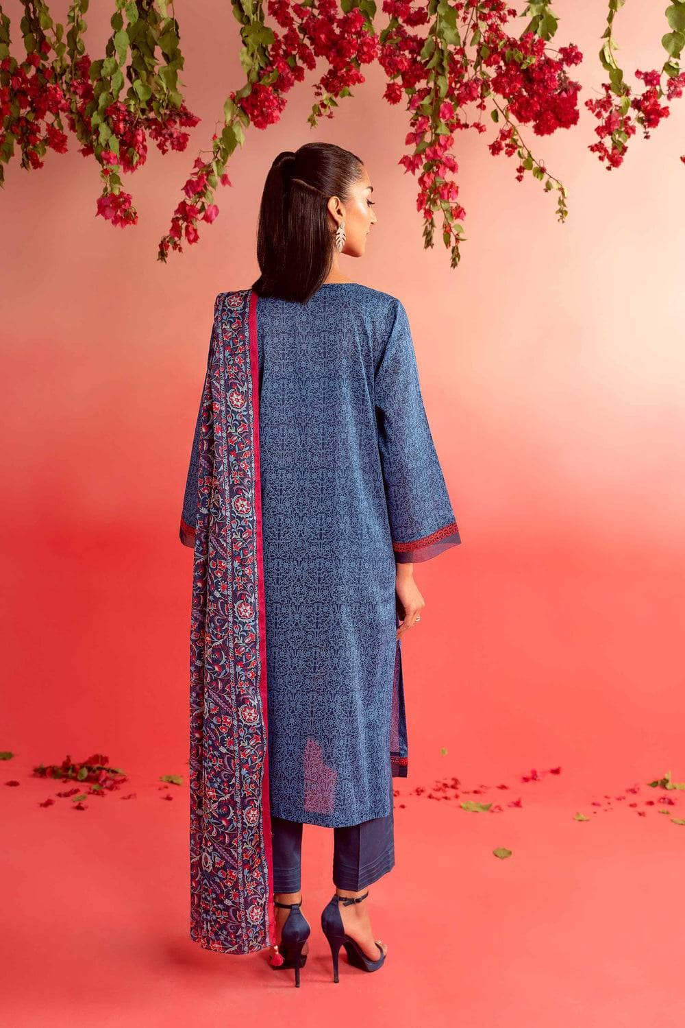 img_nishat_lawn_24_awwal_boutique