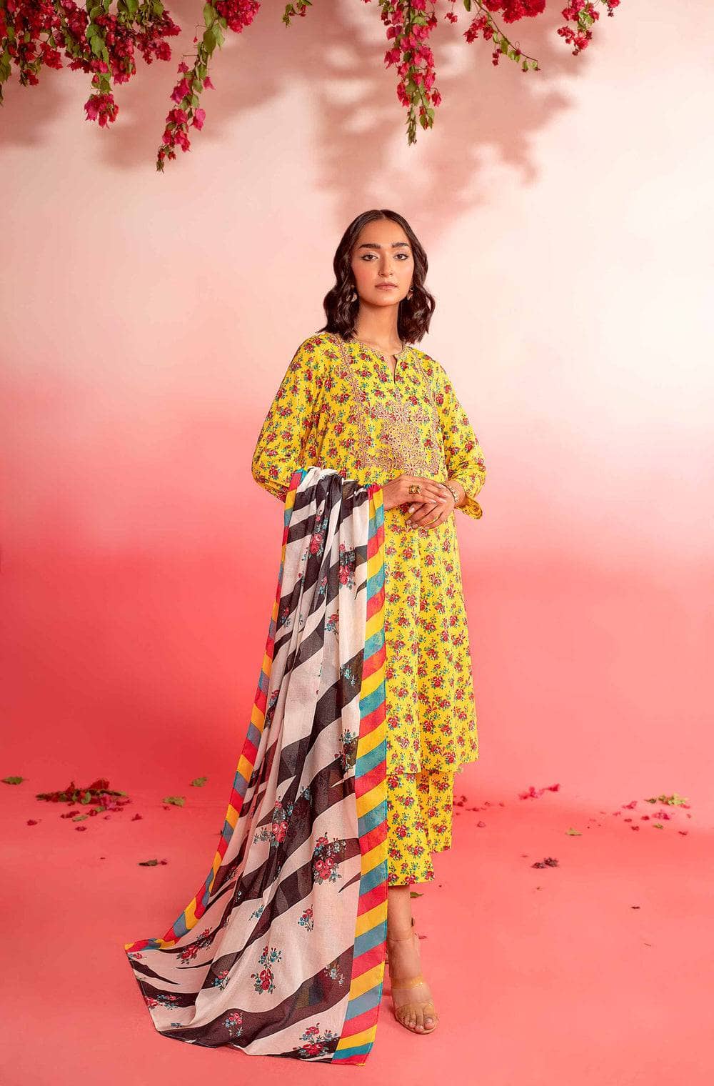 img_nishat_lawn_24_awwal_boutique