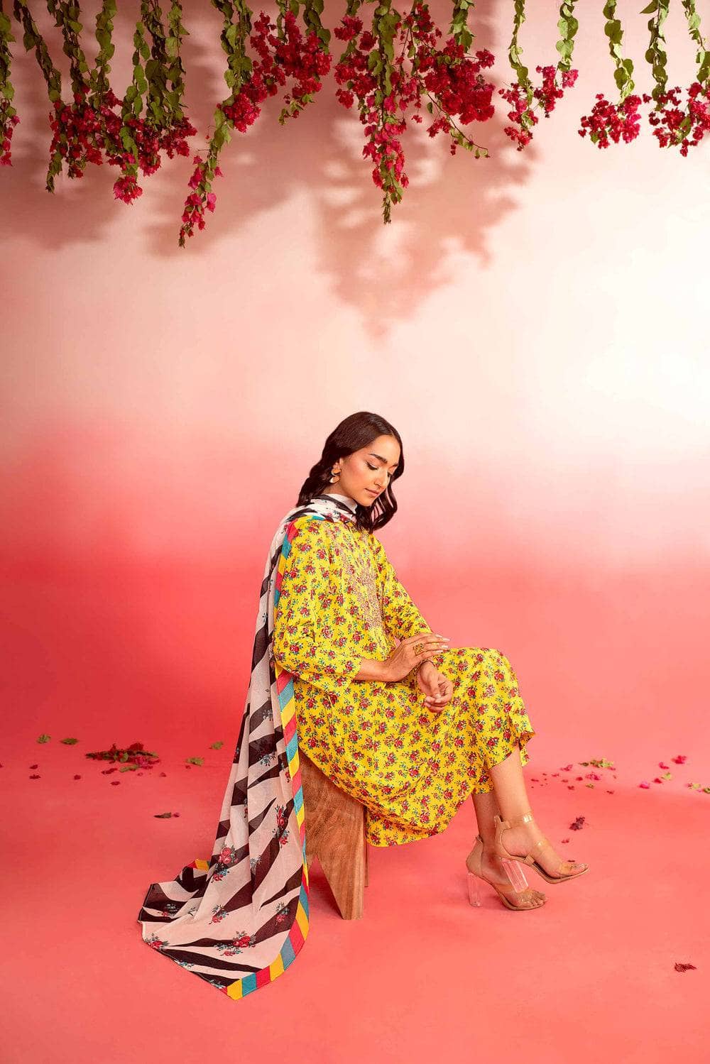 img_nishat_lawn_24_awwal_boutique