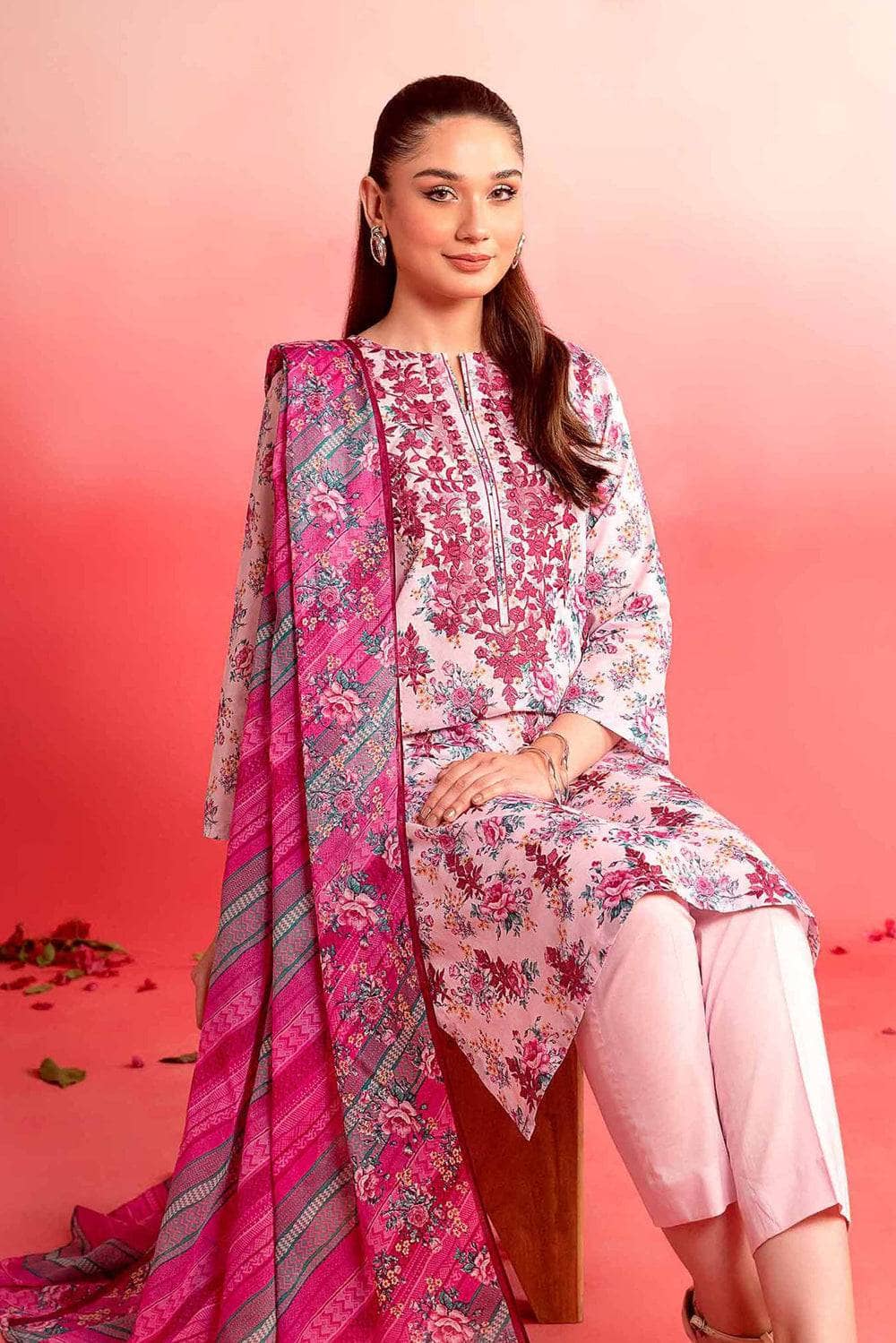 img_nishat_lawn_24_awwal_boutique