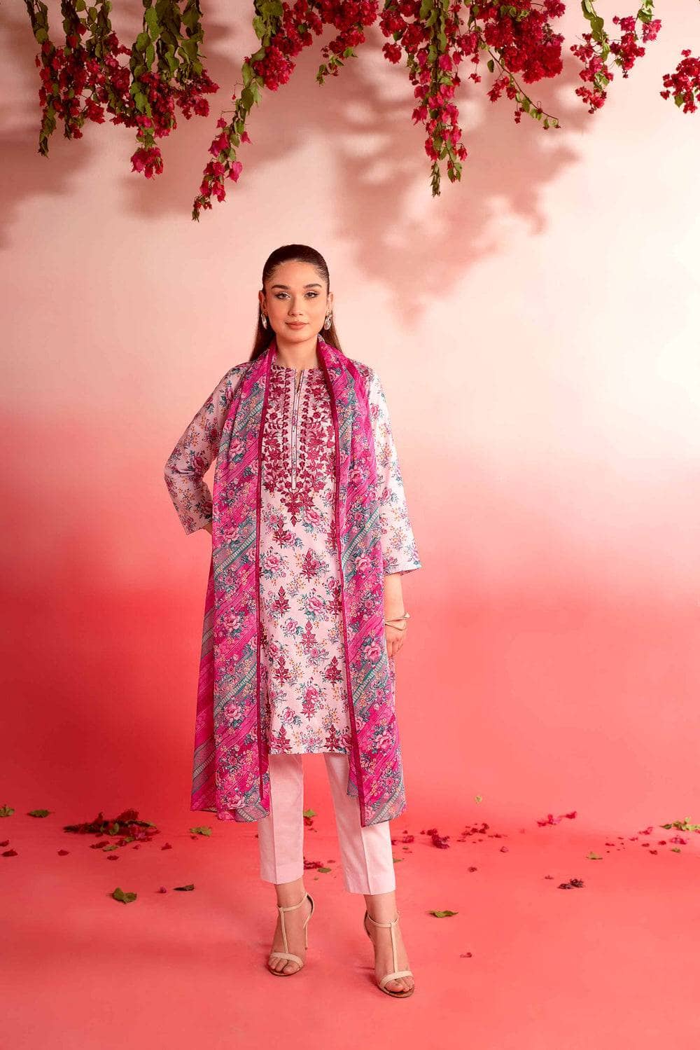 img_nishat_lawn_24_awwal_boutique