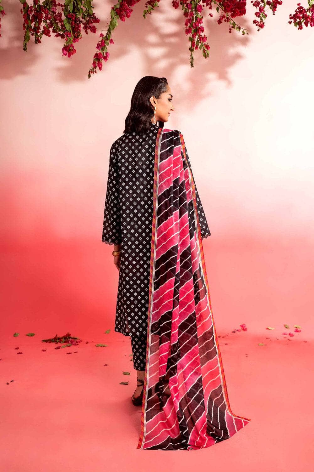 img_nishat_lawn_24_awwal_boutique