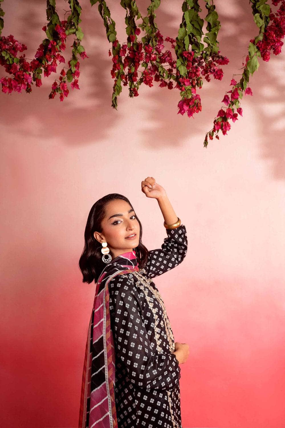 img_nishat_lawn_24_awwal_boutique