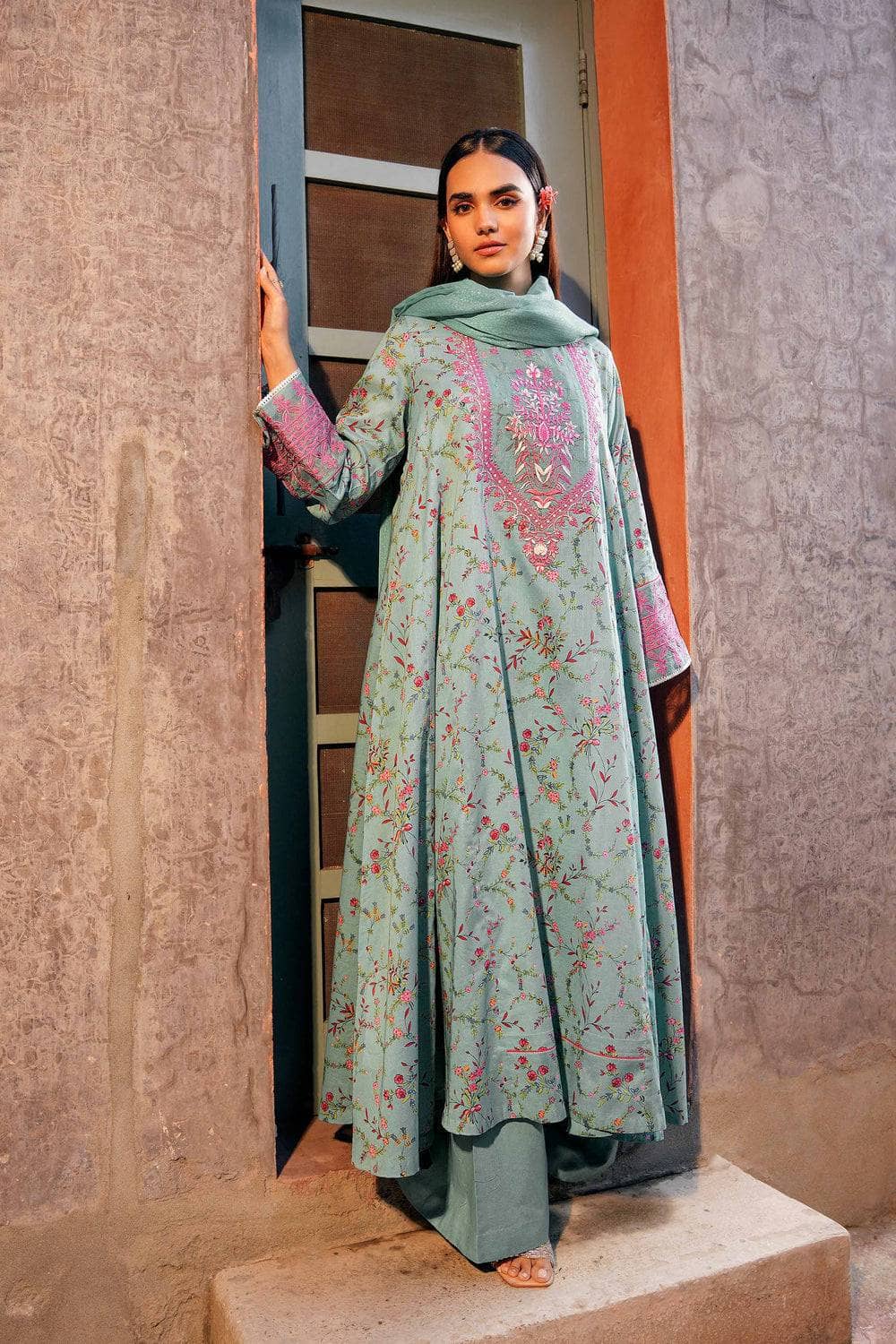 img_nishat_lawn_24_awwal_boutique