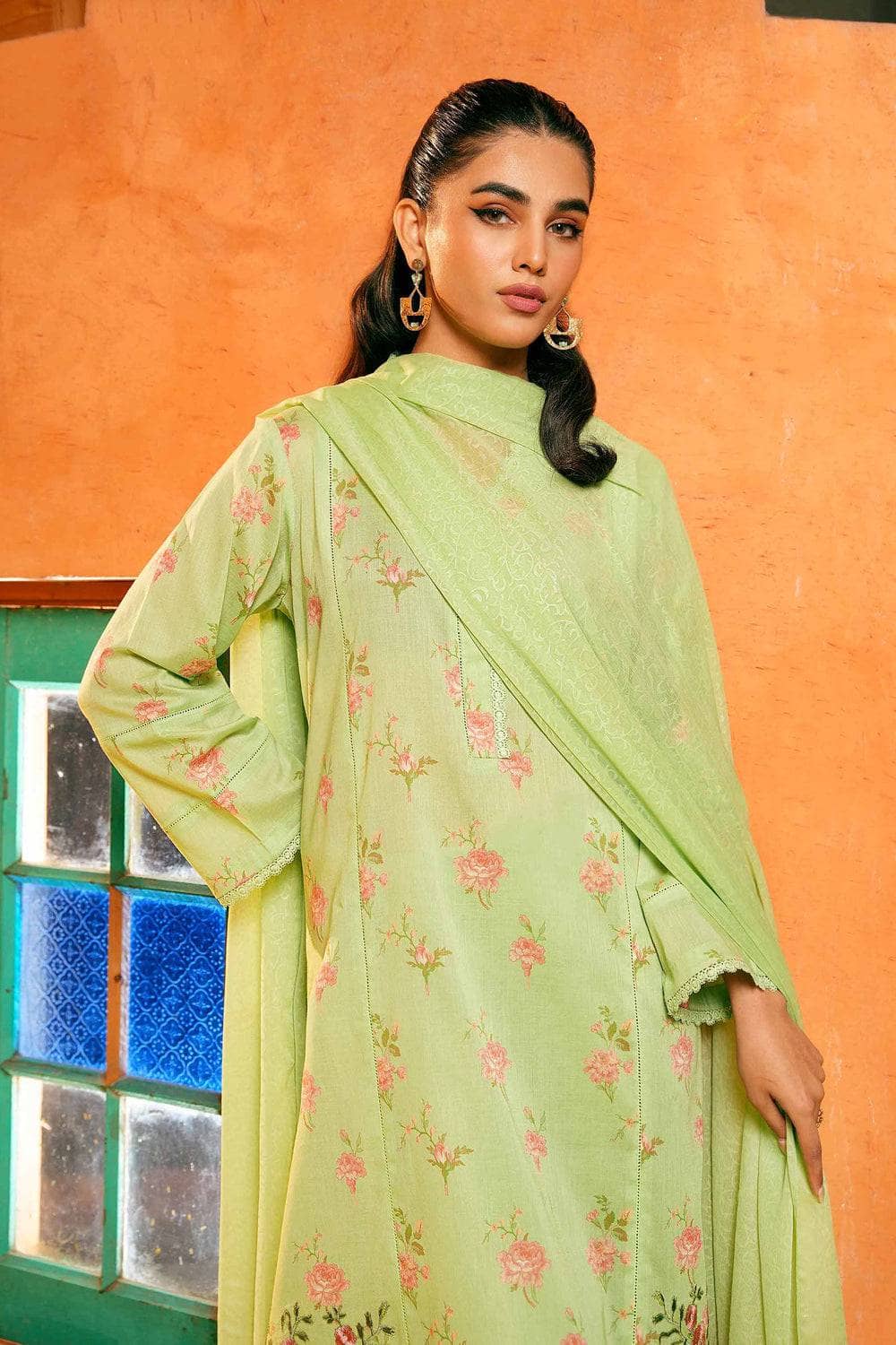 img_nishat_lawn_24_awwal_boutique