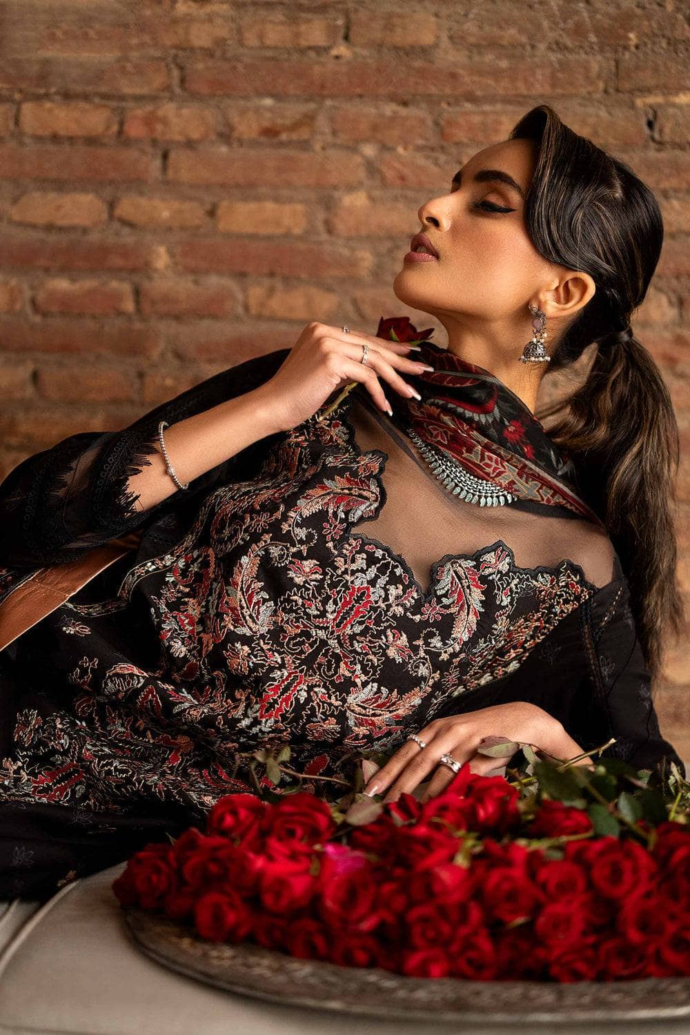 img_nishat_lawn_24_awwal_boutique