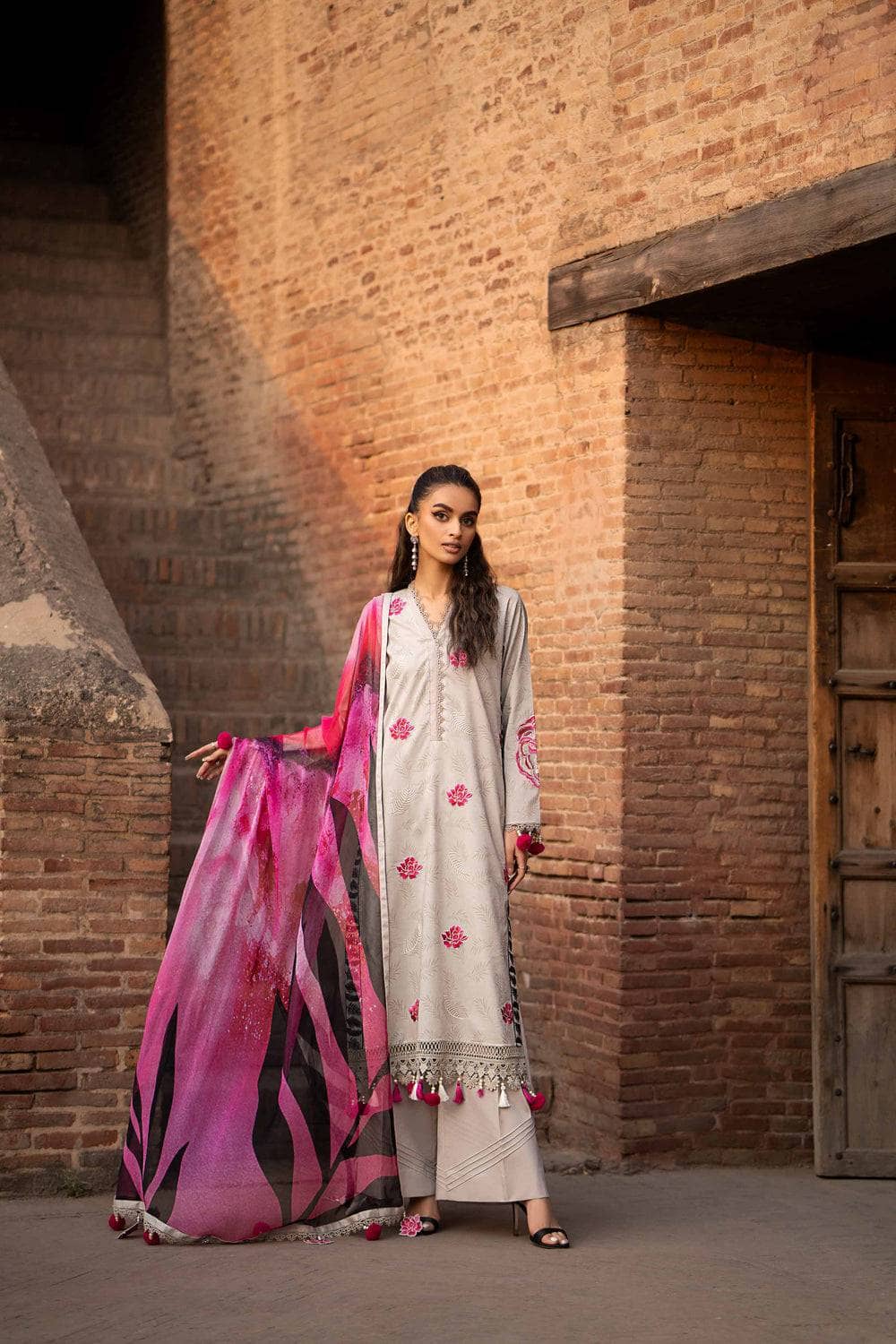 img_nishat_lawn_24_awwal_boutique