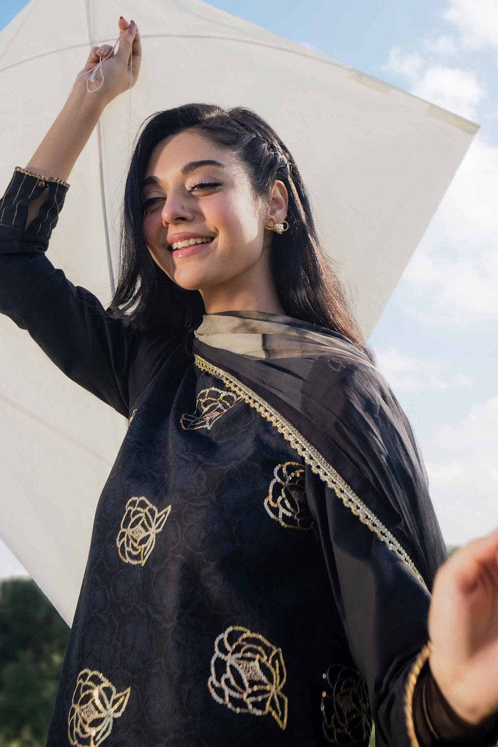 img_nishat_lawn_24_awwal_boutique