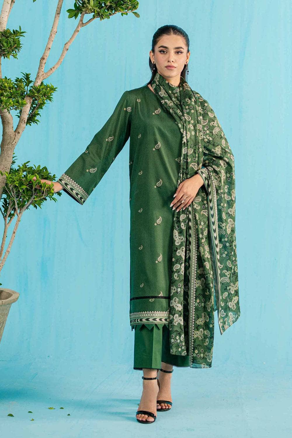 img_nishat_lawn_24_awwal_boutique