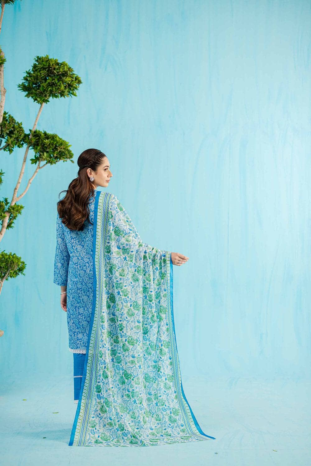 img_nishat_lawn_24_awwal_boutique