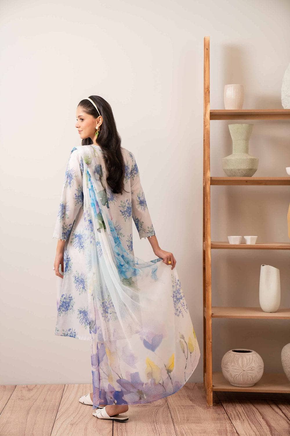 img_nishat_lawn_24_awwal_boutique