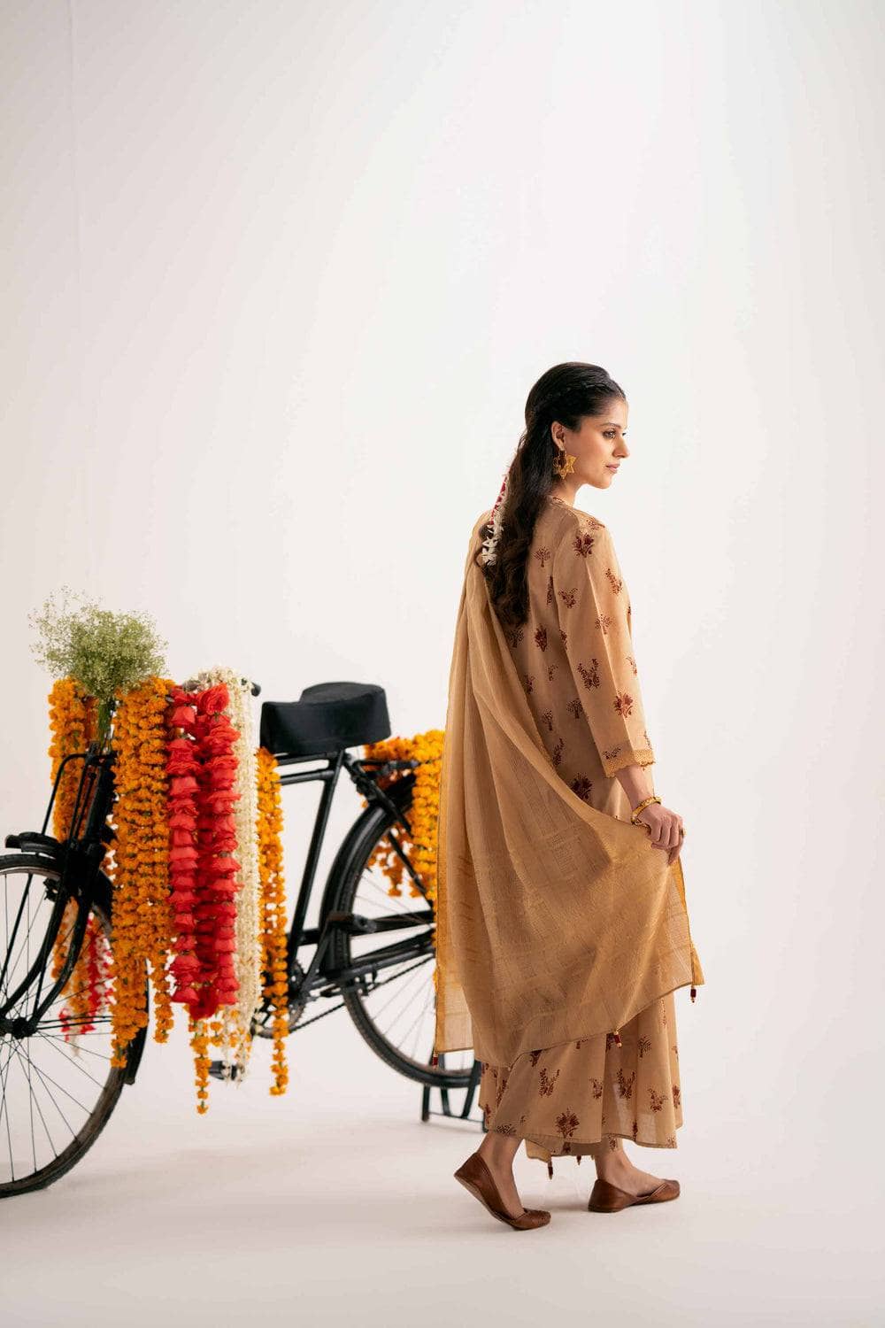 img_nishat_lawn_24_awwal_boutique