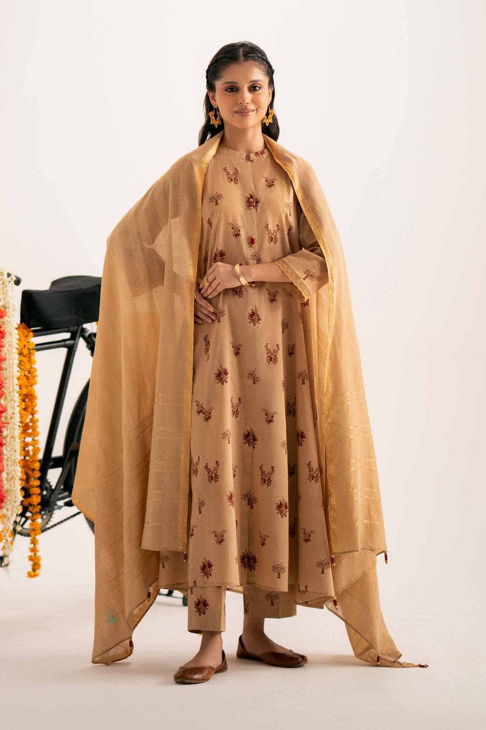 img_nishat_lawn_24_awwal_boutique
