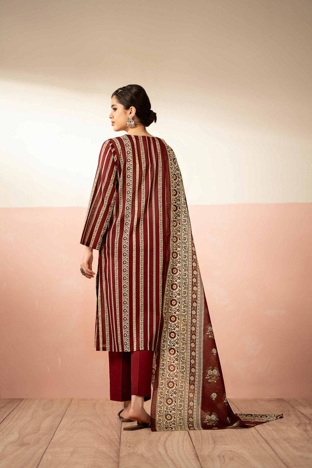 img_nishat_lawn_24_awwal_boutique