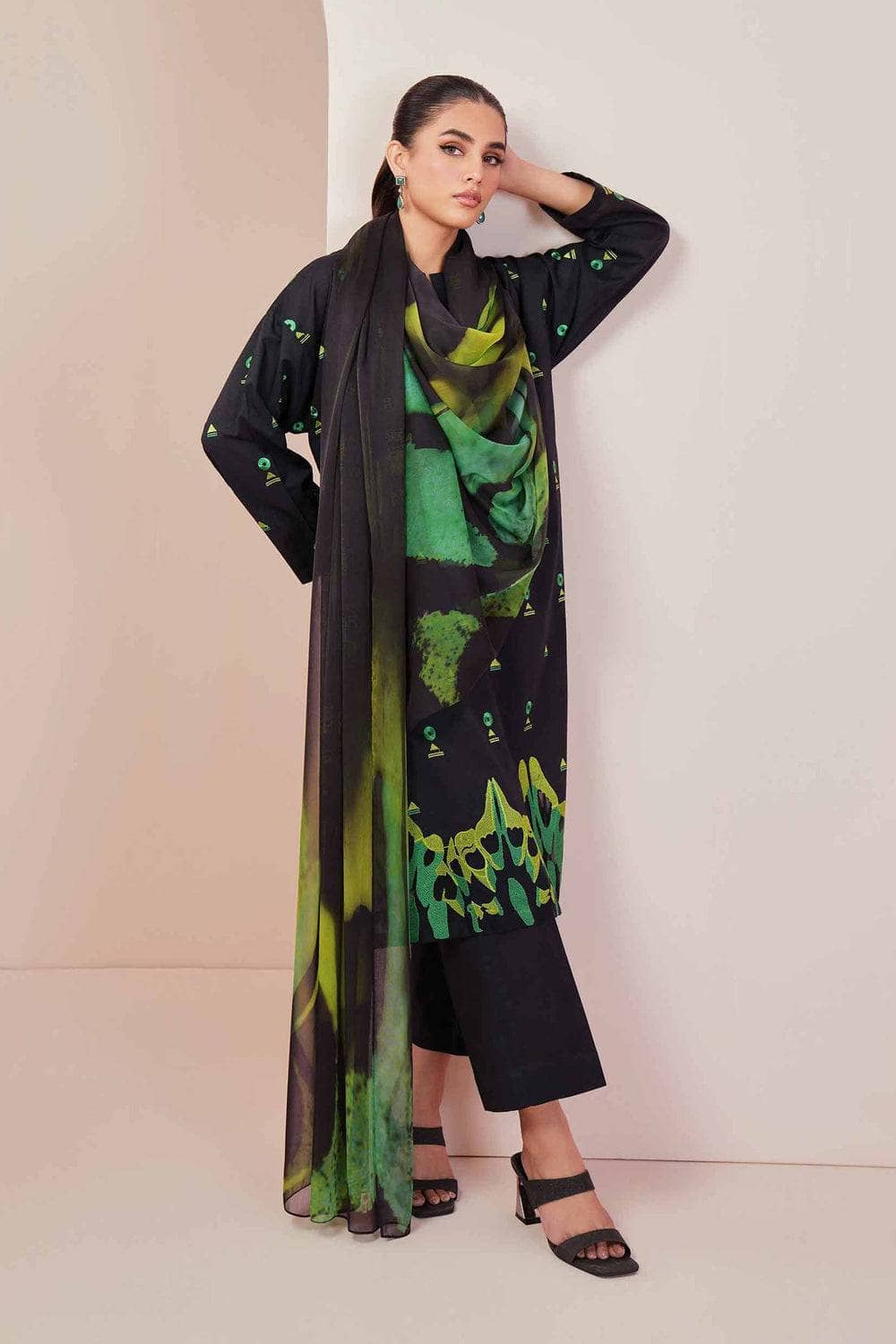 img_nishat_lawn_24_awwal_boutique
