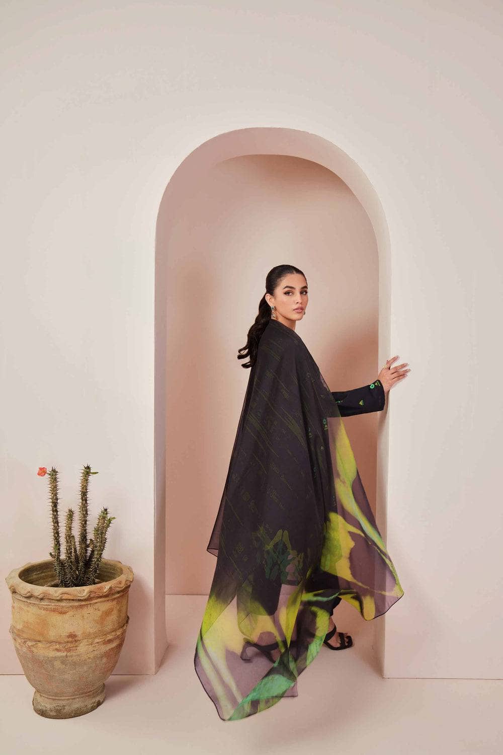 img_nishat_lawn_24_awwal_boutique