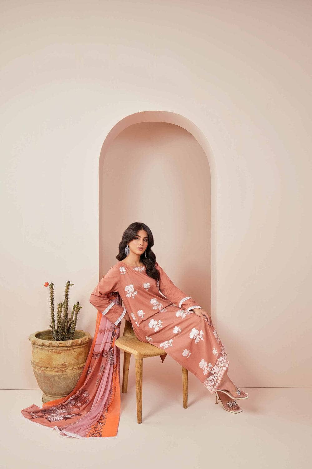 img_nishat_lawn_24_awwal_boutique