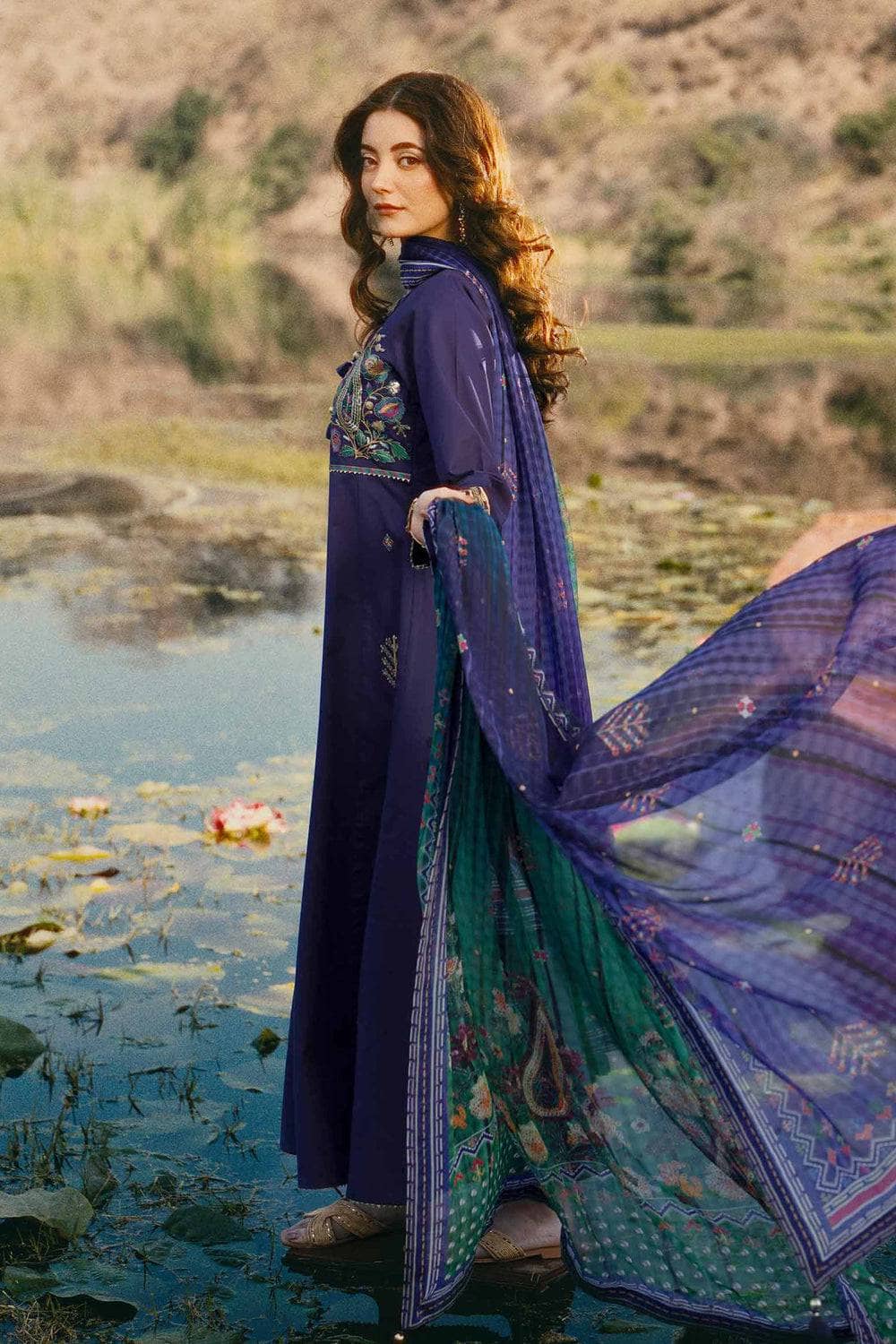 img_nishat_lawn_25_awwal_boutique