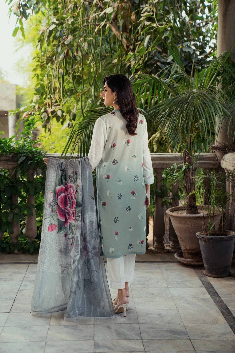 img_nishat_lawn_24_awwal_boutique
