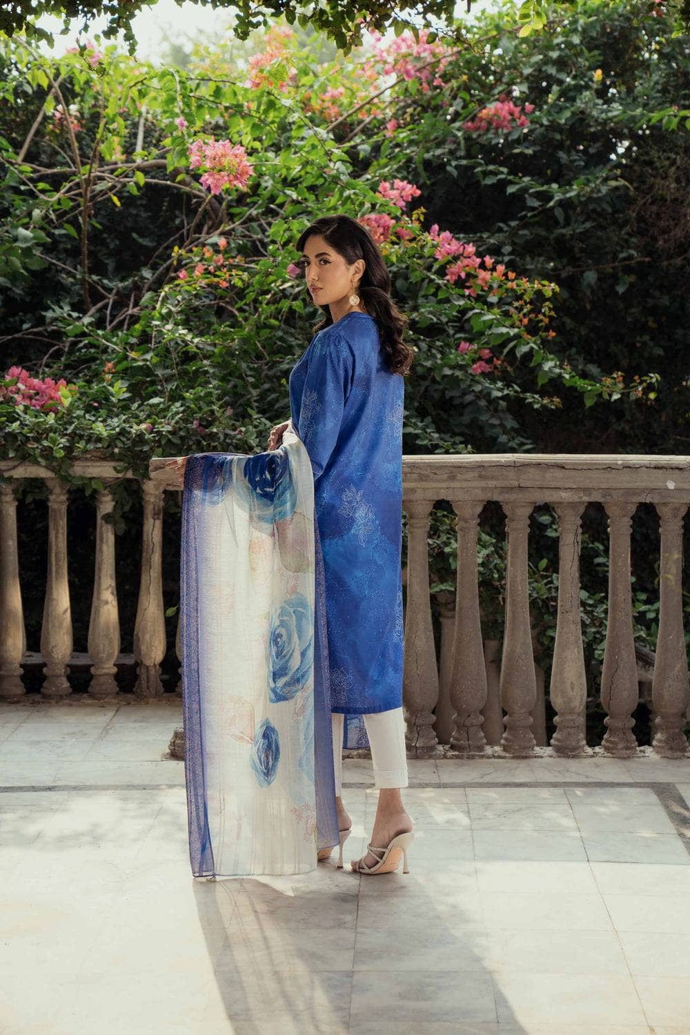 img_nishat_lawn_24_awwal_boutique