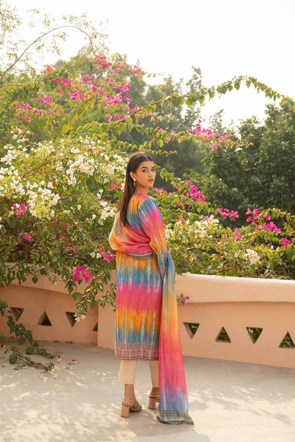 img_nishat_lawn_24_awwal_boutique