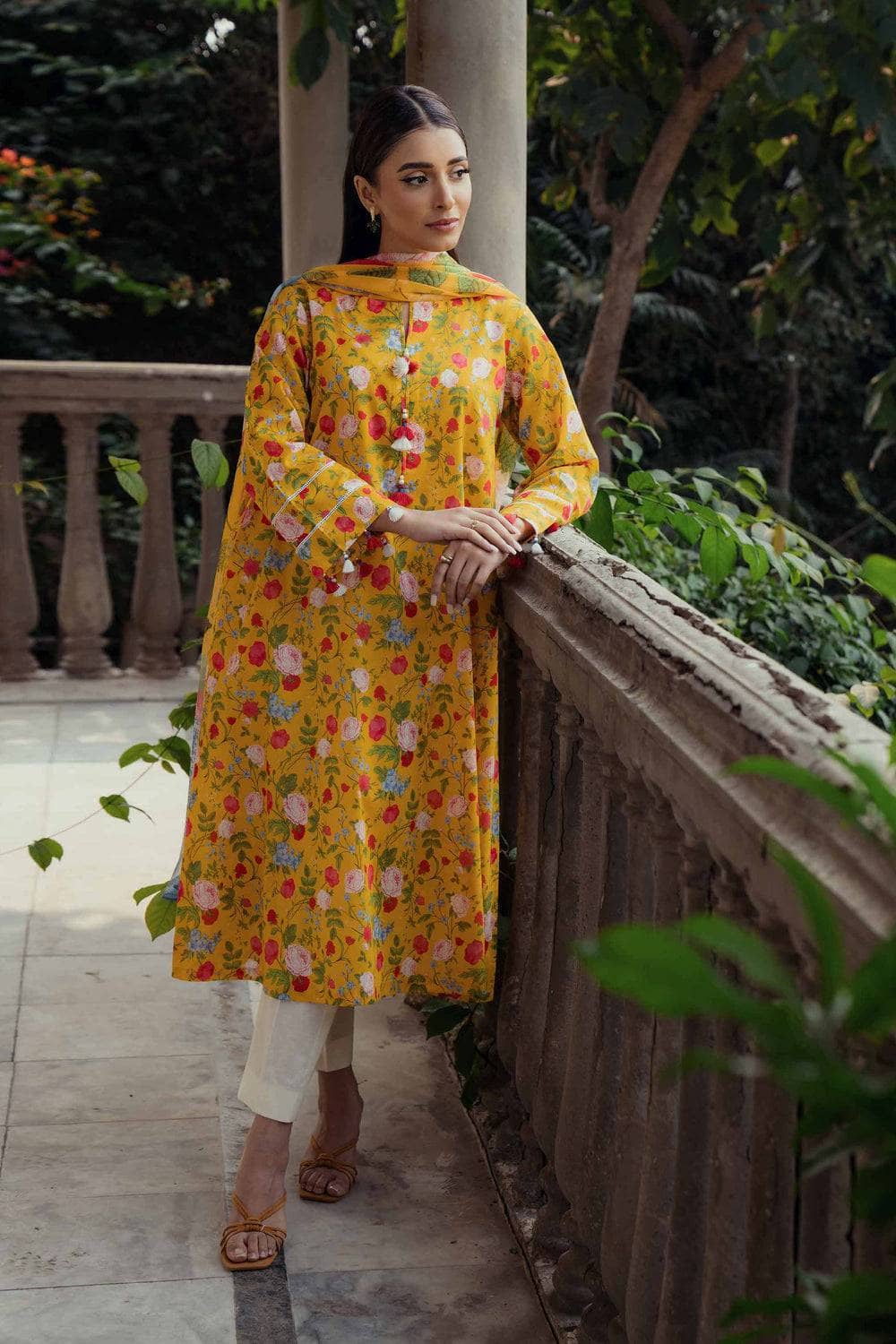 img_nishat_lawn_24_awwal_boutique