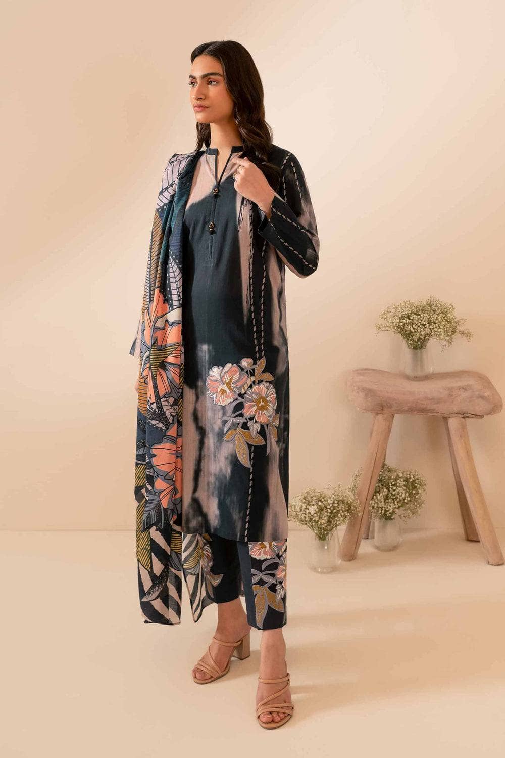 img_nishat_lawn_24_awwal_boutique