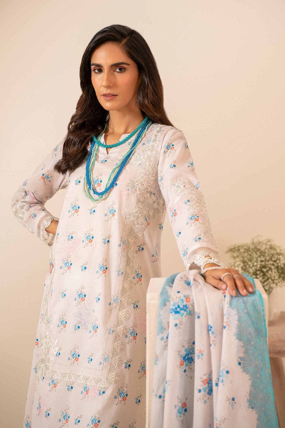 img_nishat_lawn_24_awwal_boutique
