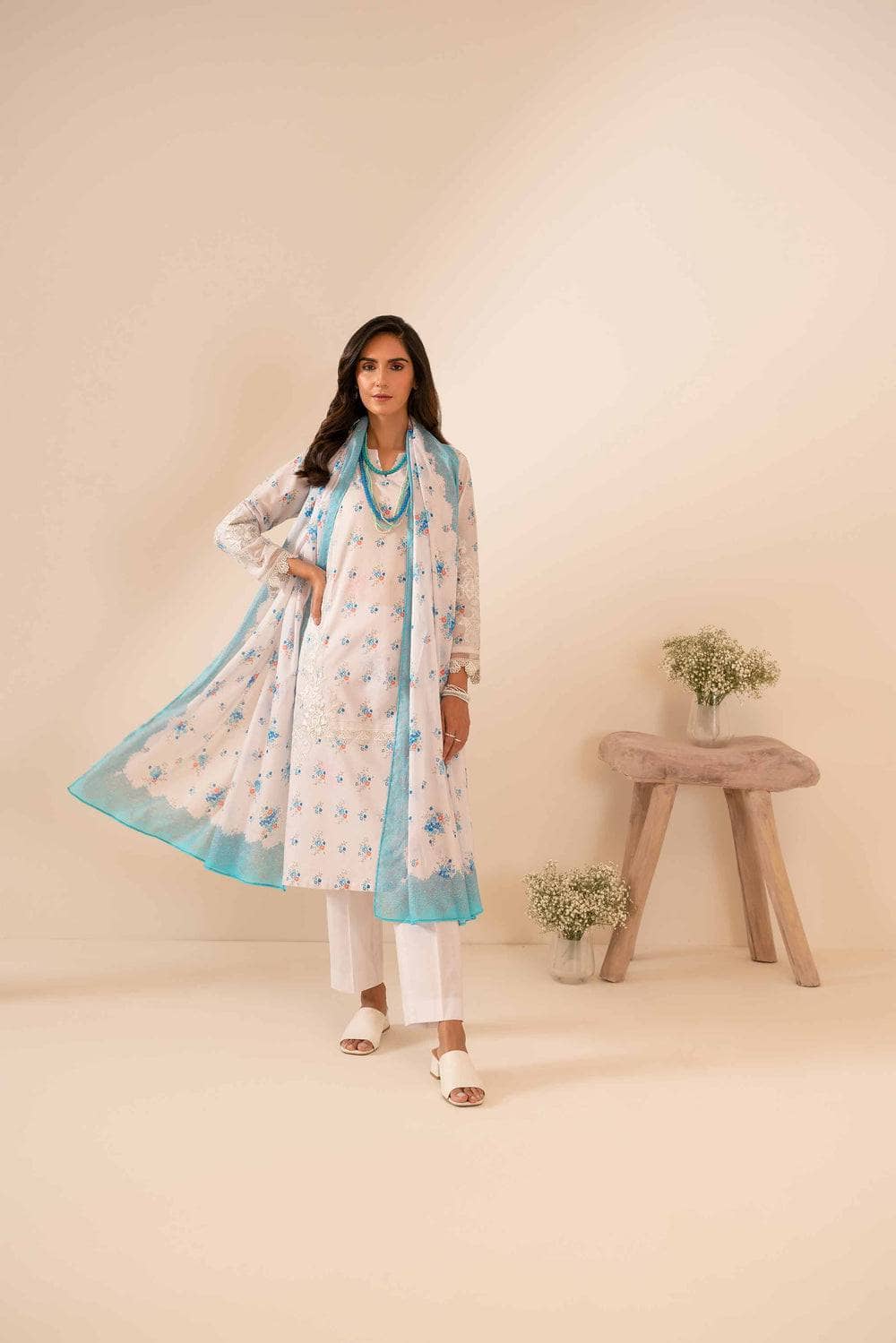 img_nishat_lawn_24_awwal_boutique