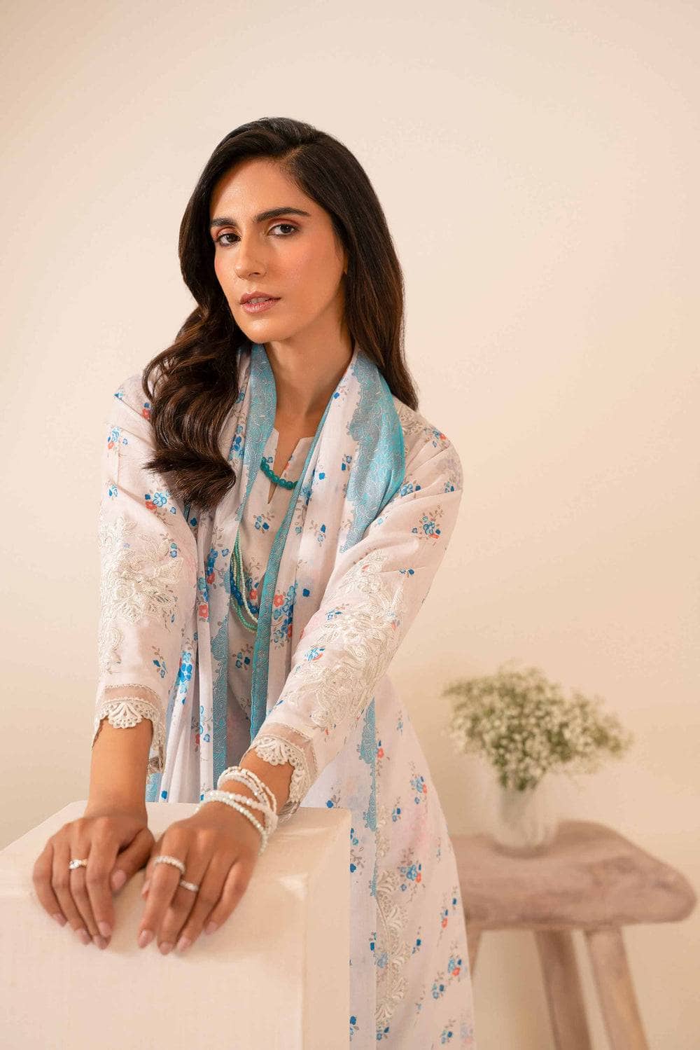 img_nishat_lawn_24_awwal_boutique