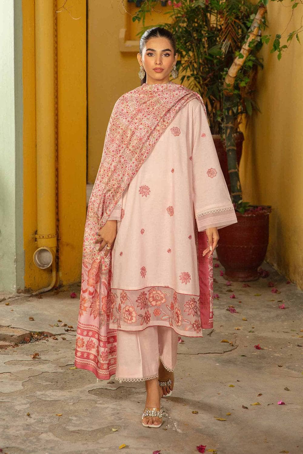 img_nishat_lawn_24_awwal_boutique