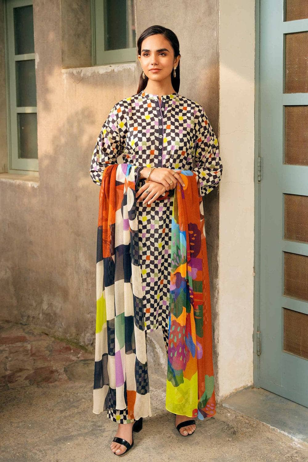 img_nishat_lawn_24_awwal_boutique