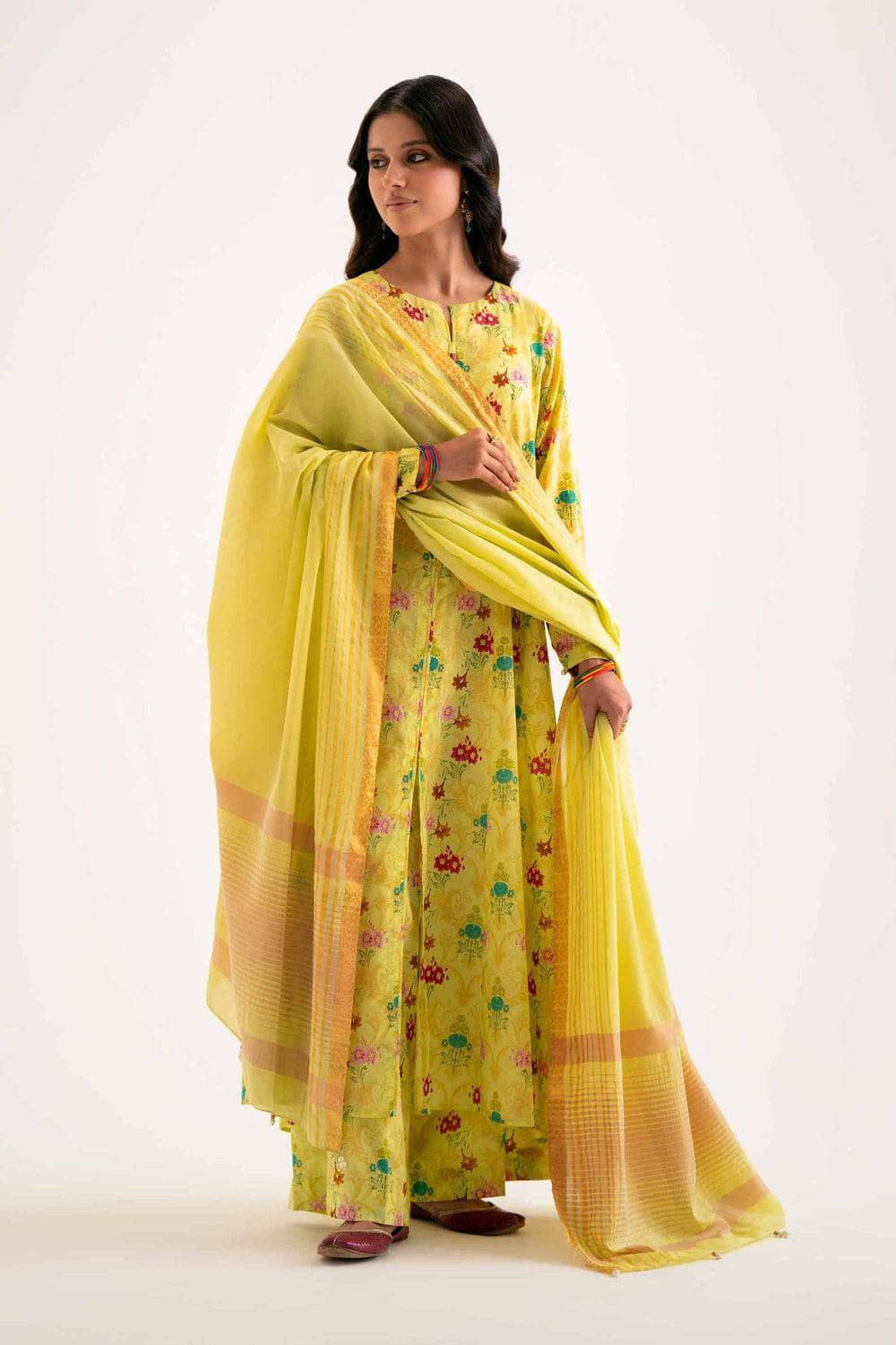 img_nishat_lawn_24_awwal_boutique