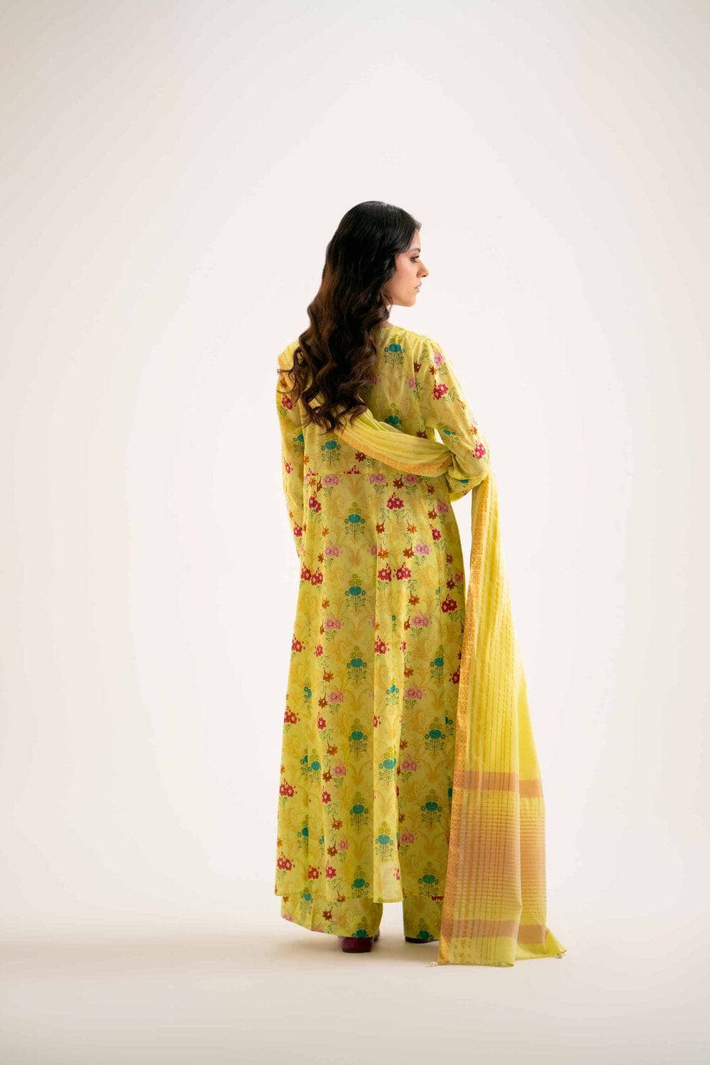 img_nishat_lawn_24_awwal_boutique
