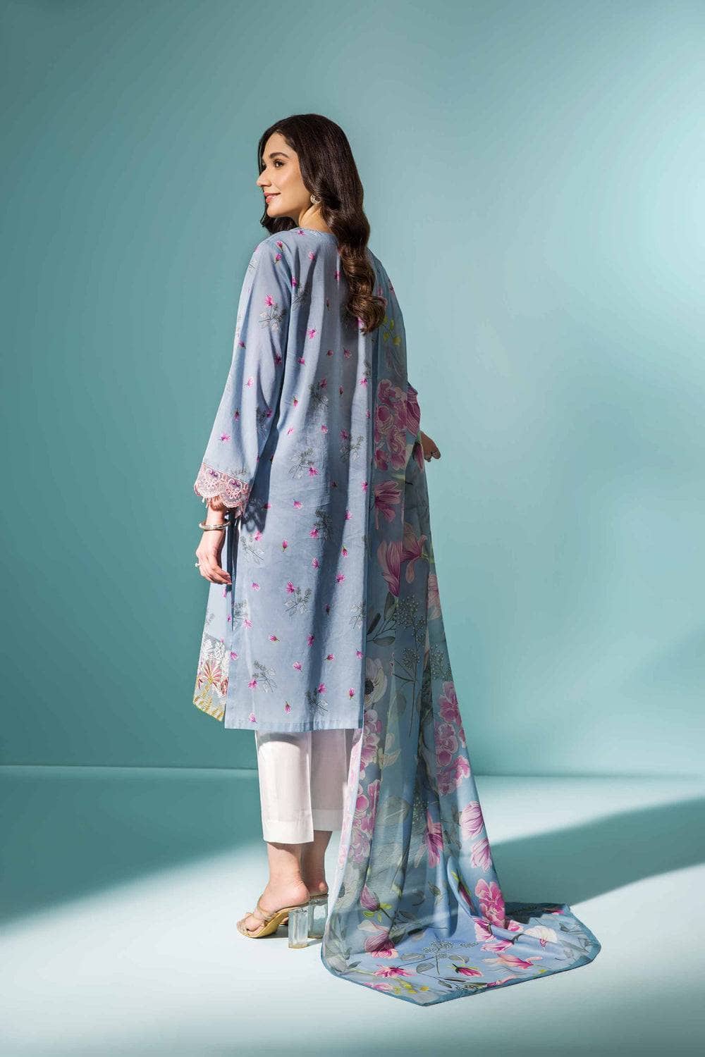 img_nishat_lawn_23_awwal_boutique