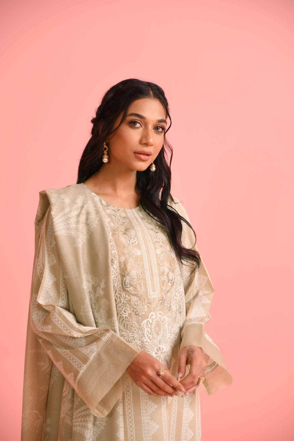 img_nishat_lawn_23_awwal_boutique