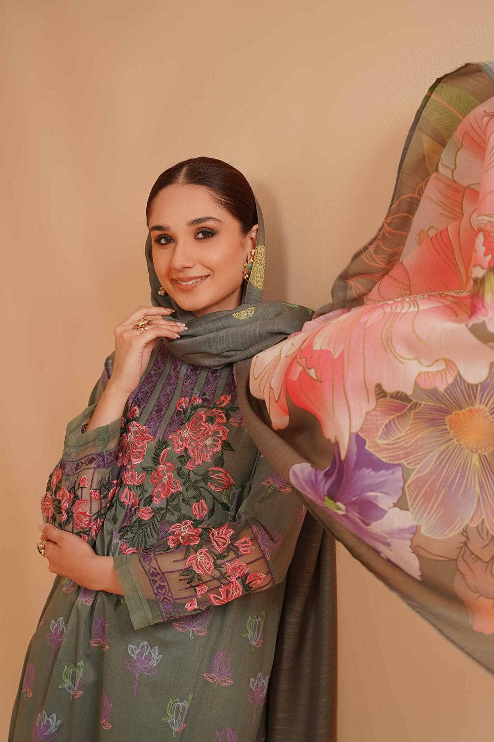 img_nishat_lawn_23_awwal_boutique
