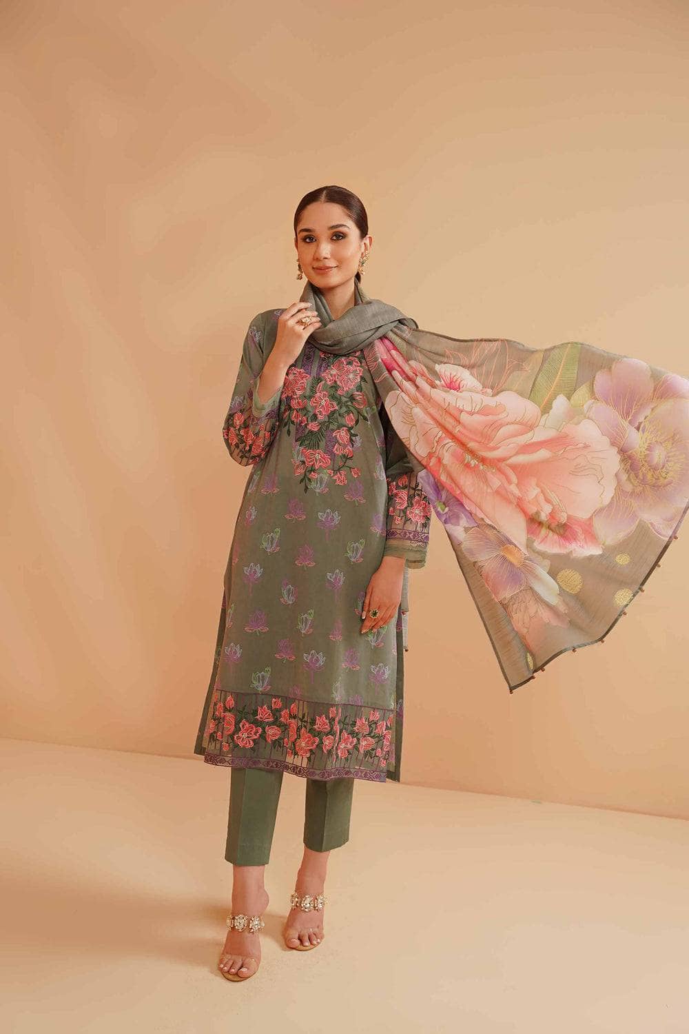 img_nishat_lawn_23_awwal_boutique