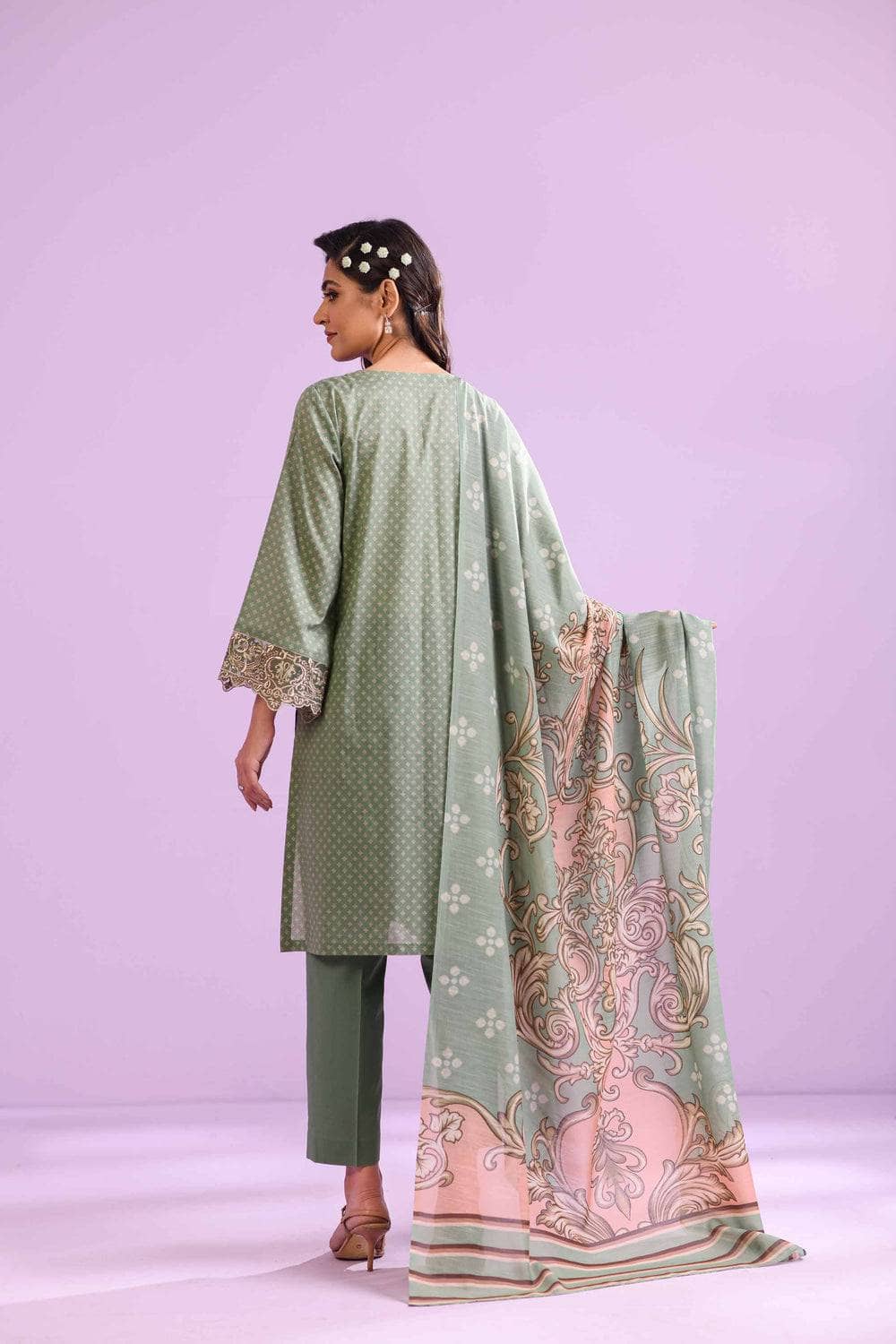 img_nishat_lawn_23_awwal_boutique