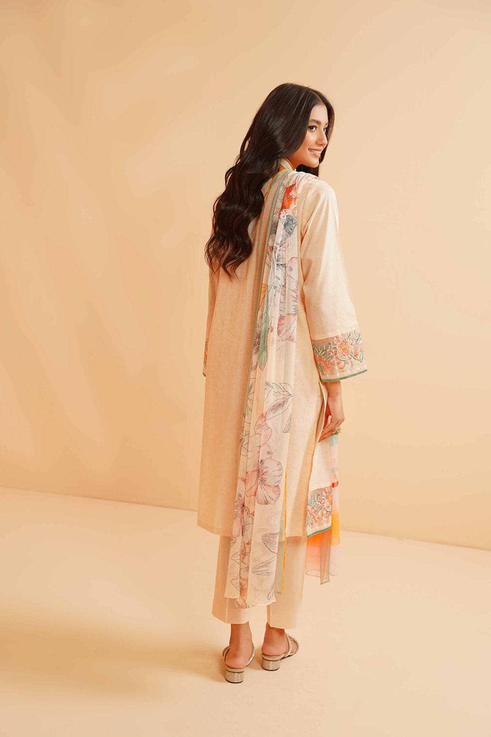 img_nishat_lawn_23_awwal_boutique