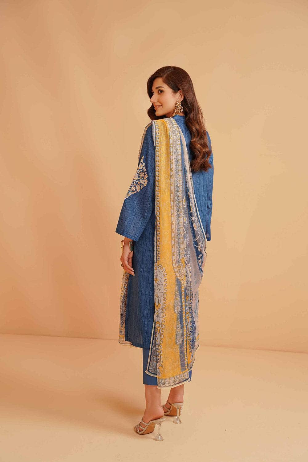img_nishat_lawn_23_awwal_boutique