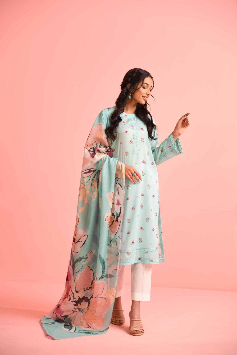 img_nishat_lawn_23_awwal_boutique