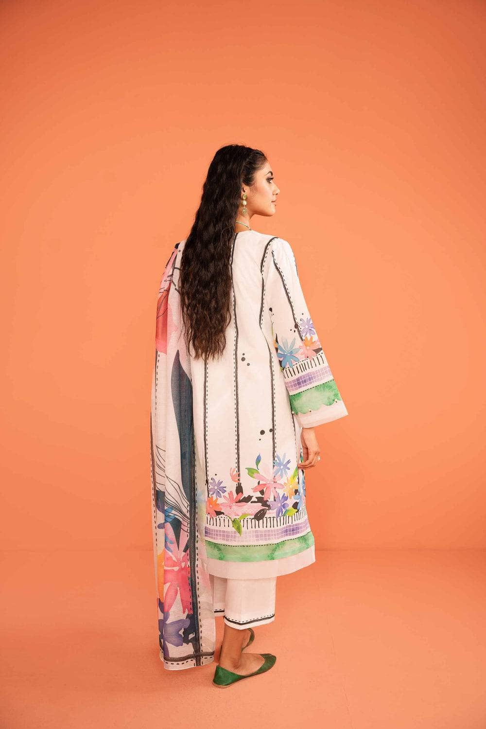 img_nishat_lawn_23_awwal_boutique