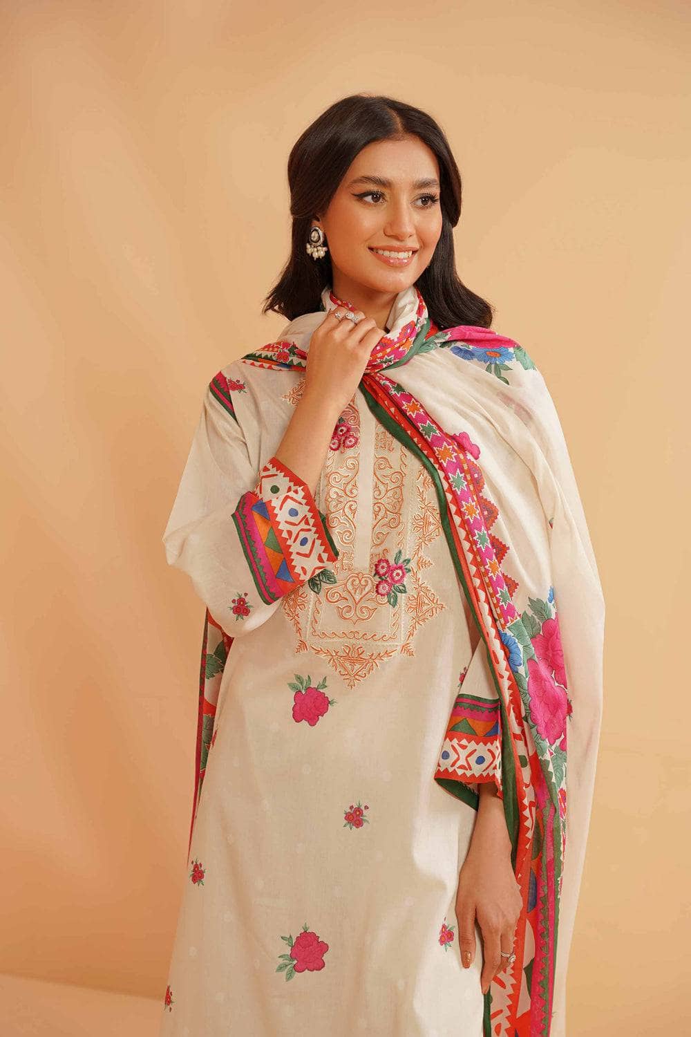 img_nishat_lawn_23_awwal_boutique