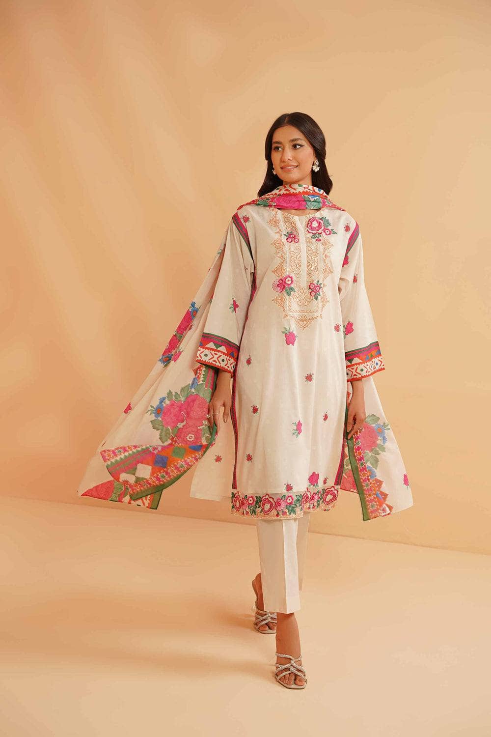 img_nishat_lawn_23_awwal_boutique