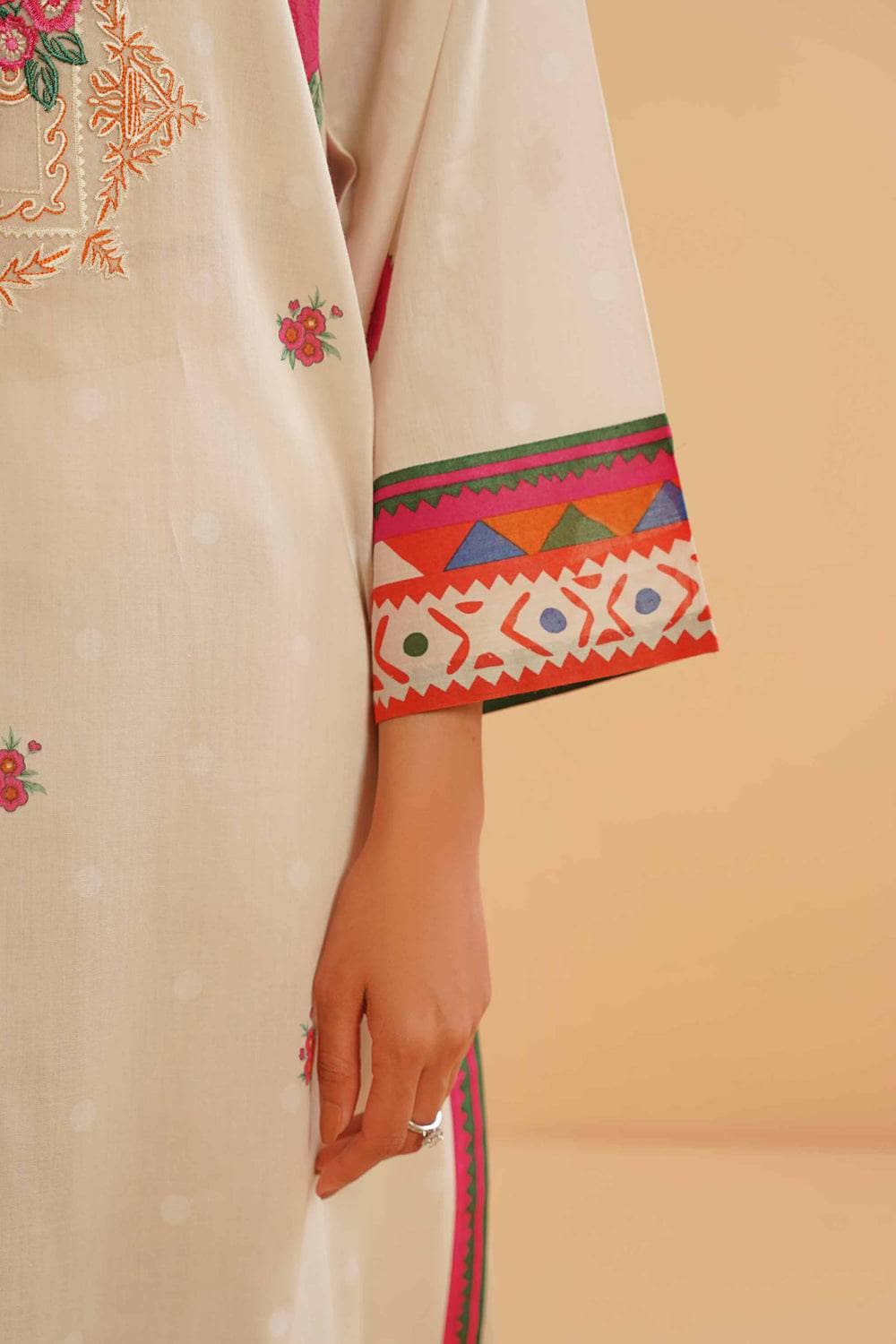 img_nishat_lawn_23_awwal_boutique