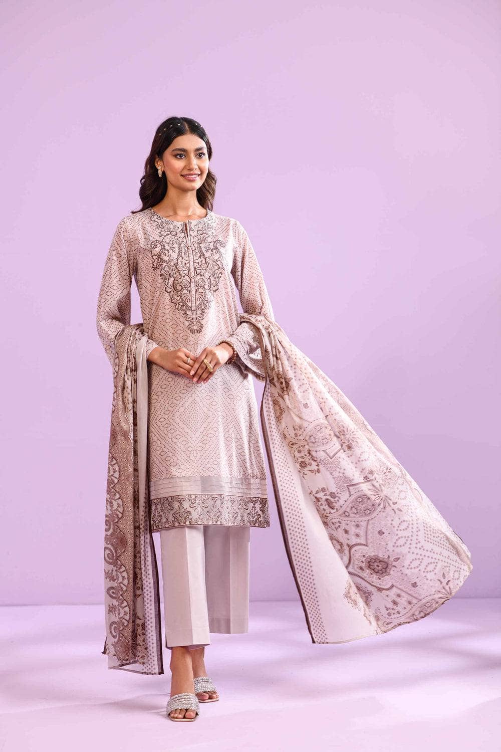 img_nishat_lawn_23_awwal_boutique